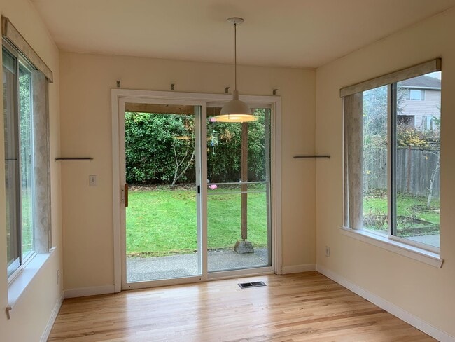 Building Photo - Beautiful 4BR Home | Cul-de-Sac Setting | Prime Bellevue Location