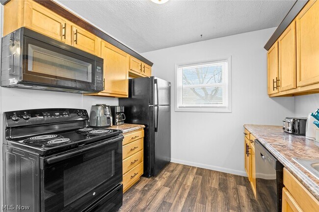 Building Photo - 2225 Martha Ave NE