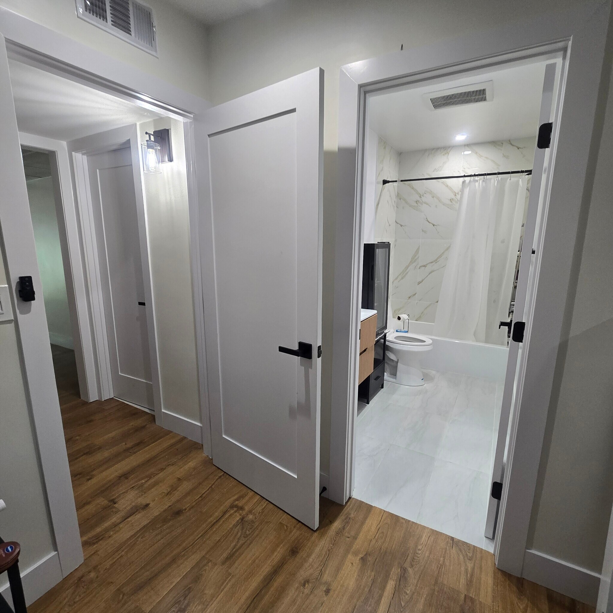 Building Photo - 916 S Sherbourne Dr