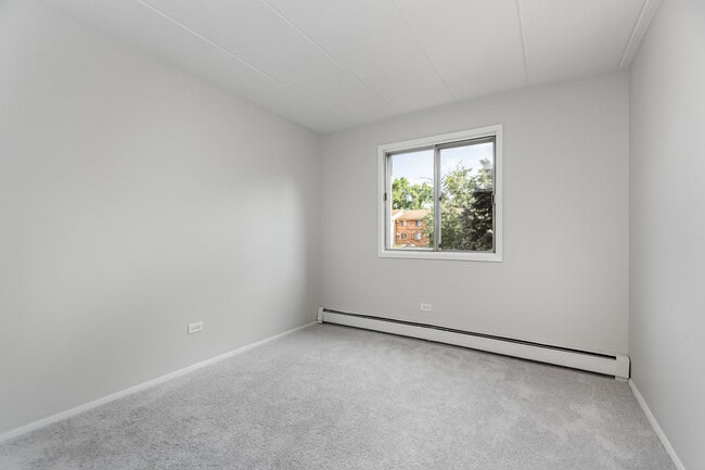 Building Photo - 5340 Waterbury Ct