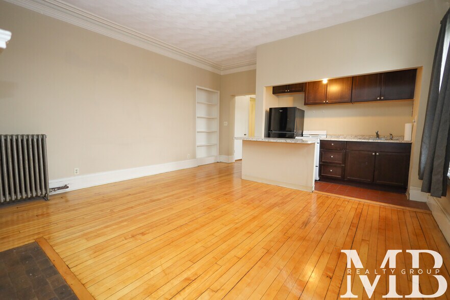 Building Photo - 465 Park Dr