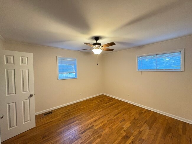 Building Photo - 510 Dickson St