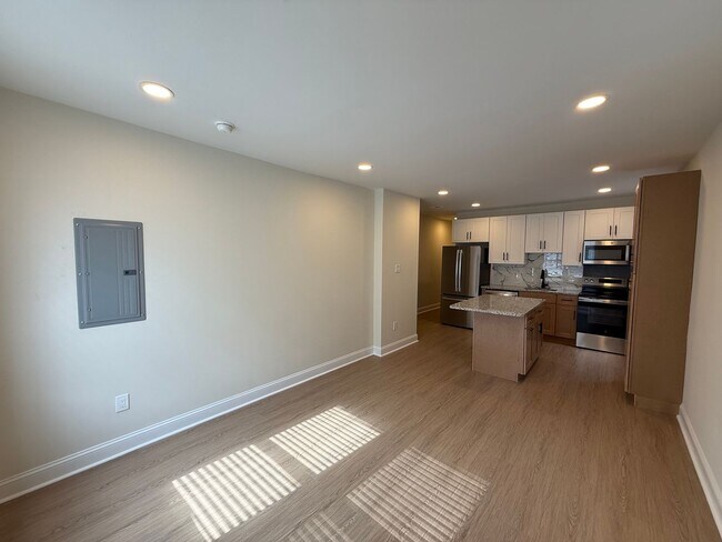 Building Photo - 1402 S 54th St