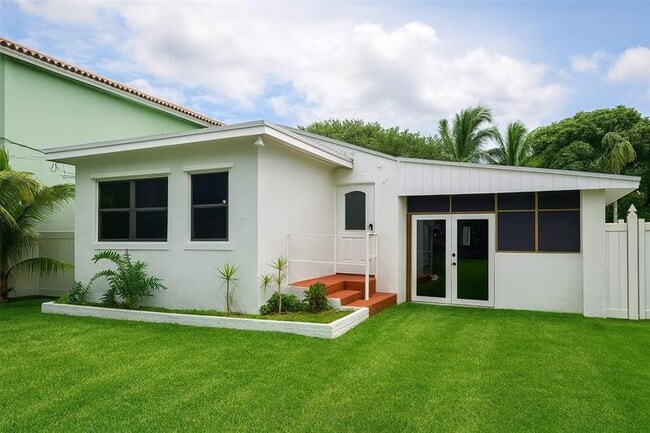 Primary Photo - 5620 Pierce St