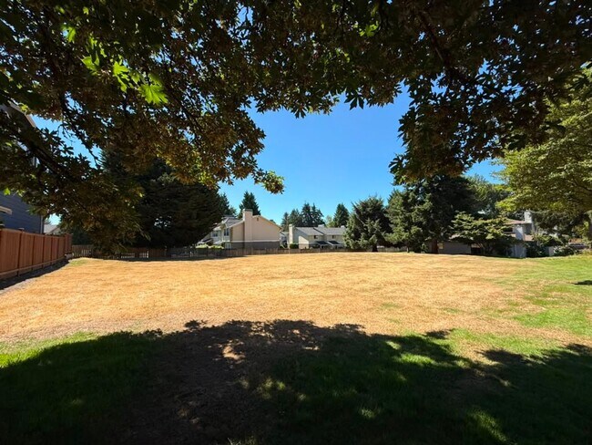 Building Photo - 1624 201st Pl SE