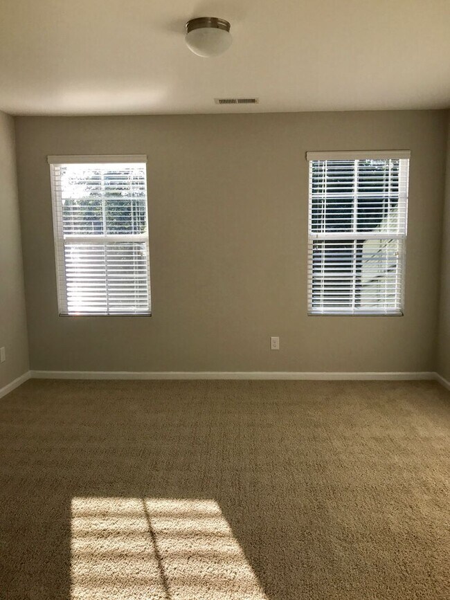Building Photo - Come view these Luxurious 4 bedroom 2.5 bath w/2 Car Garage 2 Story homes. Located in Salisbury