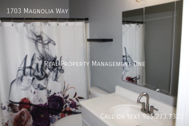 Building Photo - 1703 Magnolia Way