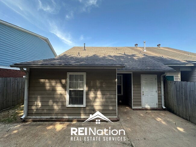Building Photo - 3BR/2BA Memphis Rental with Vaulted Ceilings, Hardwood Floors & Large Backyard