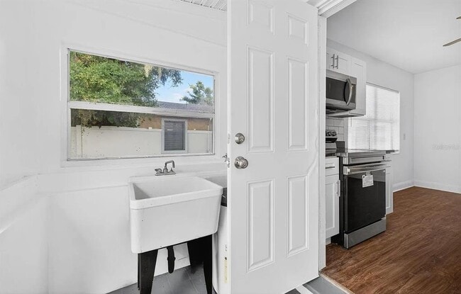 Building Photo - 5517 Gulfport Blvd S