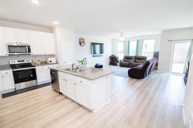 Building Photo - 7800 Gangway Dr