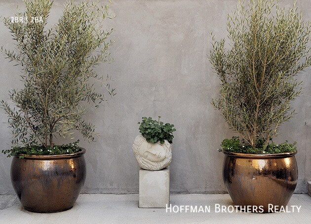 Building Photo - 1418 N Poinsettia Pl