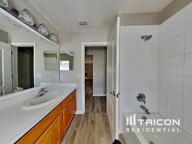 Building Photo - 31136 Whinsenton Dr