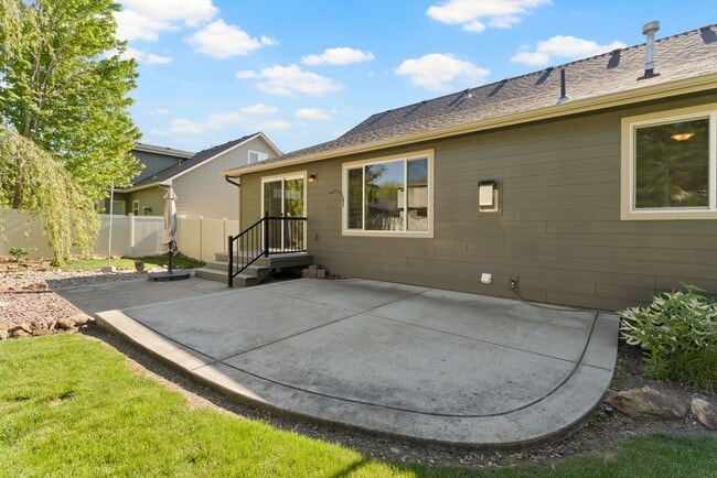 Building Photo - 1790 N Winchester St