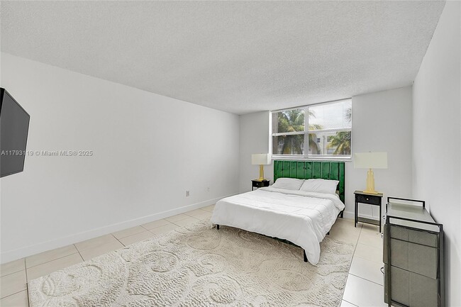 Building Photo - 1820 SW 81st Ave