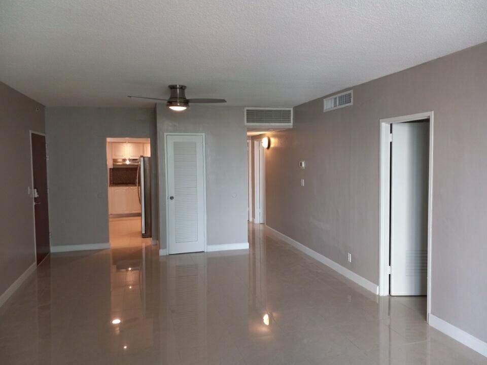 Building Photo - 3901 S Ocean Dr