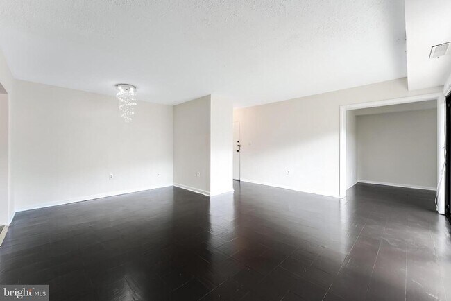 Building Photo - 10723 West Dr