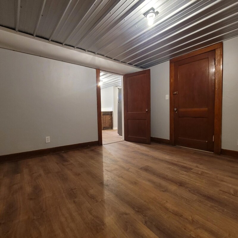 Building Photo - 678 Ridge Rd