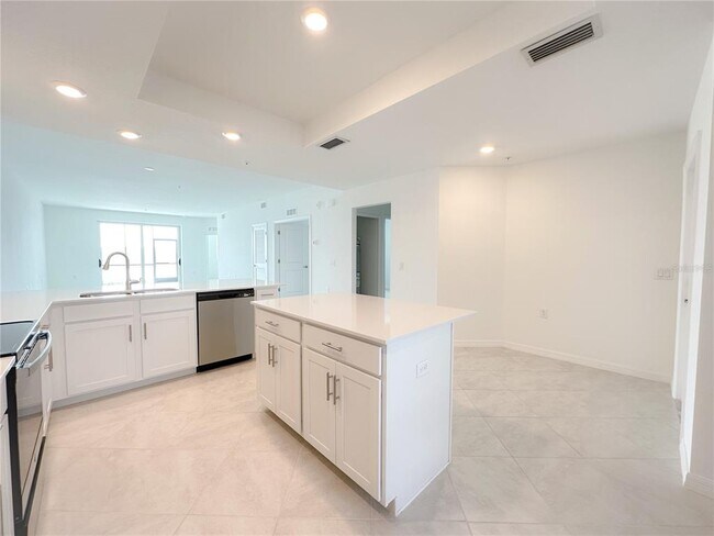 Building Photo - 14204 Heritage Landing Blvd
