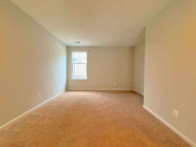 Building Photo - Exquisite Brambleton Living: A Spacious Fa...