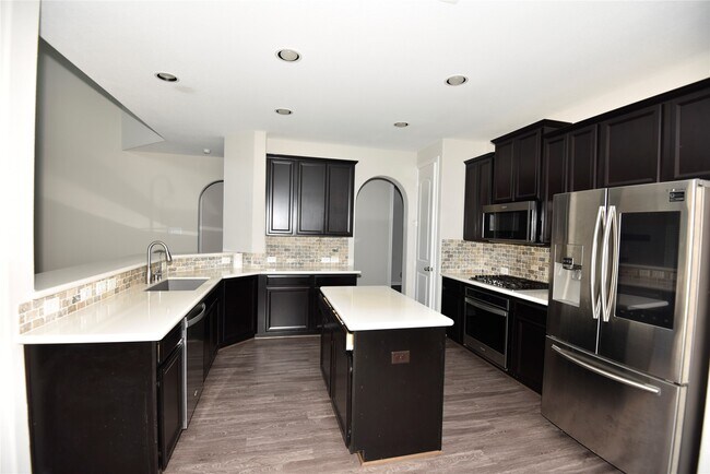 Building Photo - 14615 Birchwood Falls Trail