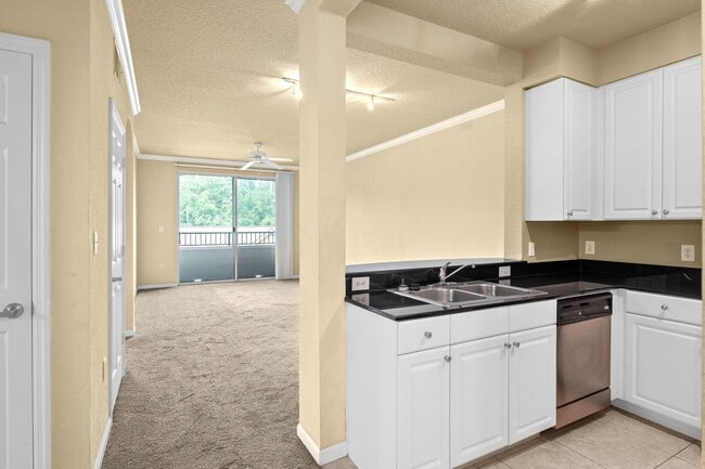 Building Photo - Gated Community!