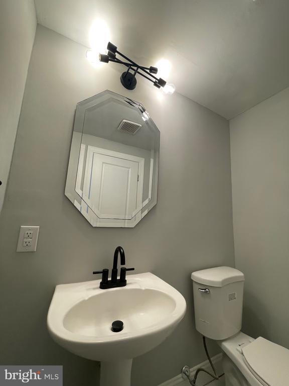 Building Photo - 6415 Whitwell Ct