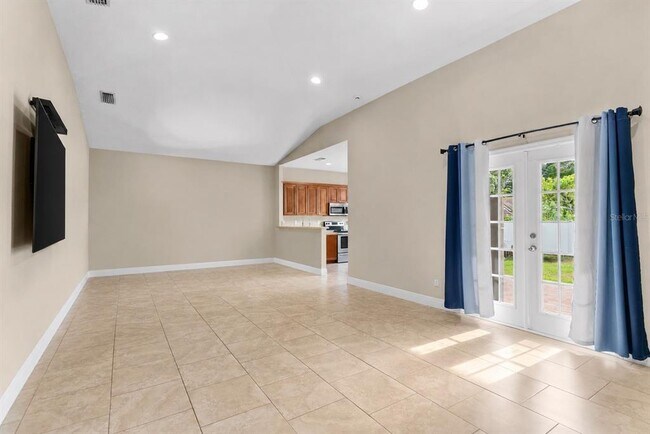 Building Photo - 6804 N Himes Ave