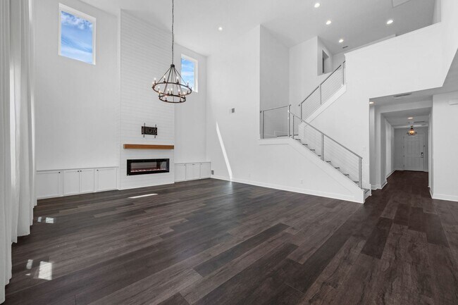 Building Photo - Gorgeous 4 bedroom/3.5 bath estate home fo...