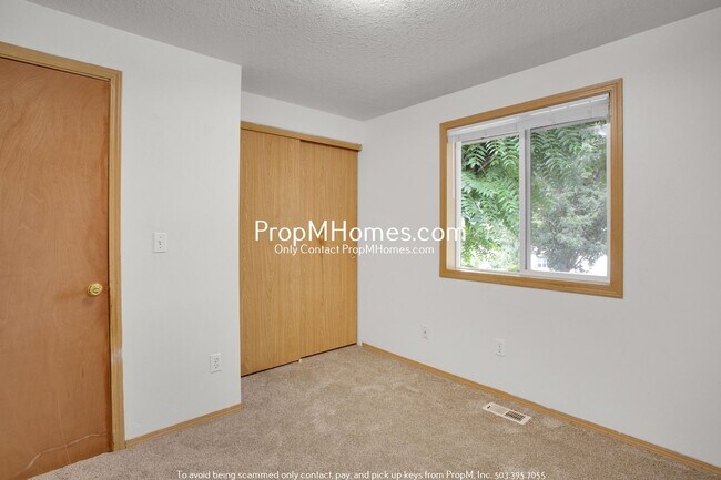 Building Photo - Spacious Updated Three Bedroom in Cully - ...