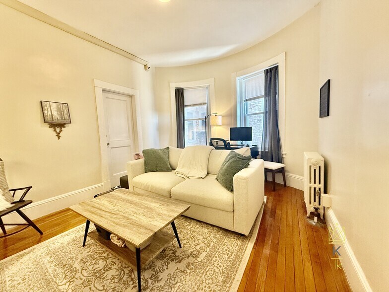 Building Photo - 1477 Beacon St