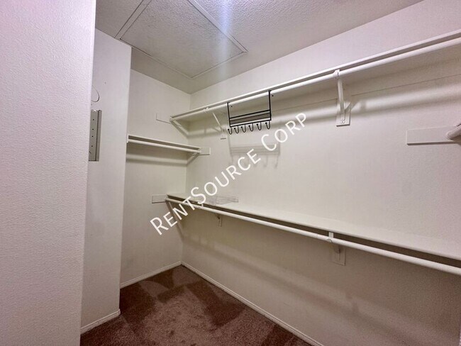 Building Photo - 5053 Woodbridge Ln