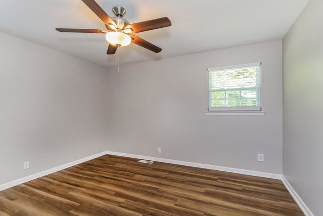 Building Photo - 201 Beechwood Dr