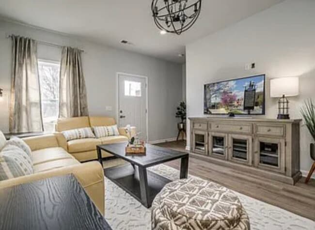 Building Photo - 151 Rosemont Dr