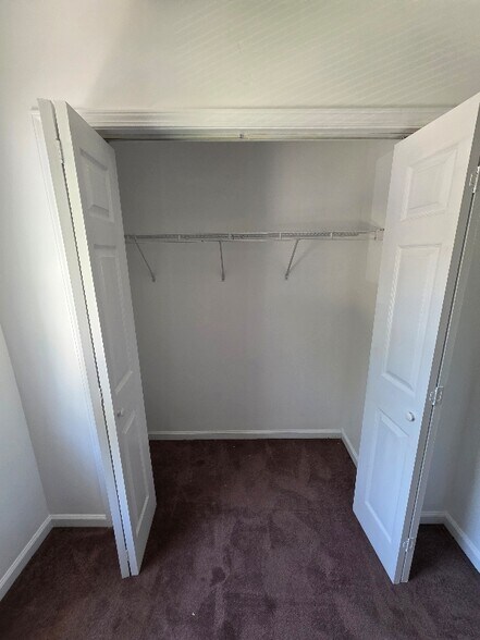 Building Photo - 2401 S Ridge Ave