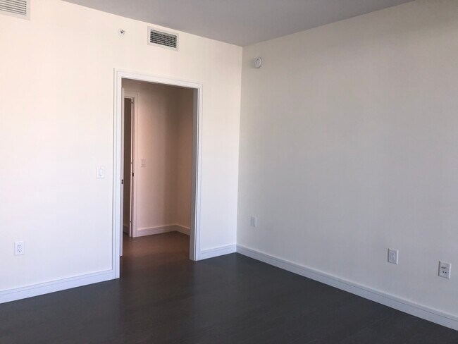 Building Photo - 30 Melrose Ter