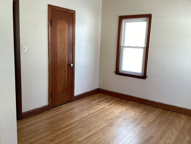 Building Photo - 4 bedroom Single Family