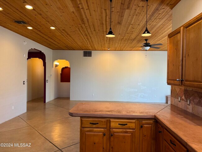 Building Photo - 1717 N Baxter Dr