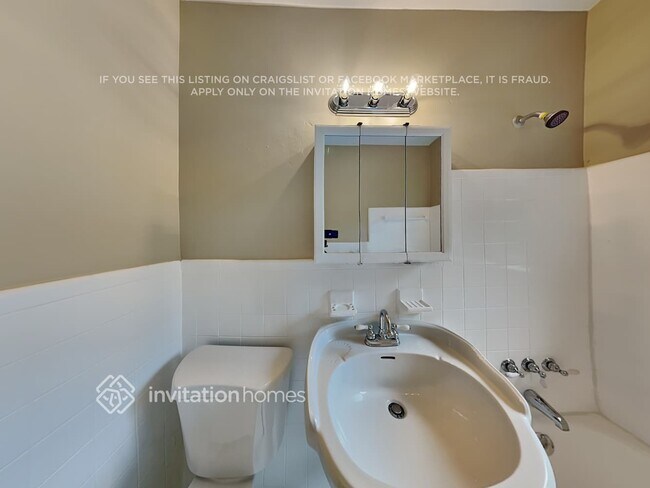 Building Photo - 1931 NE 43rd Ct