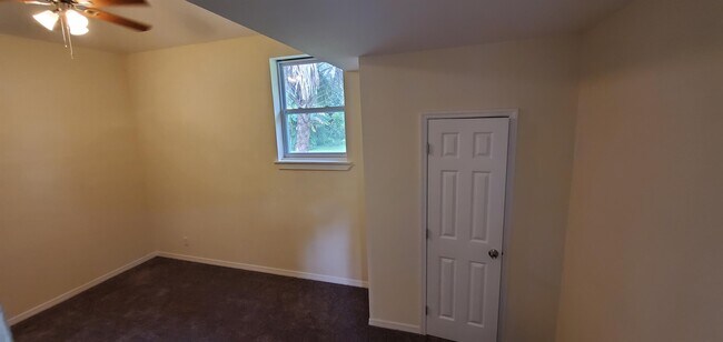 Building Photo - 854 Allison St