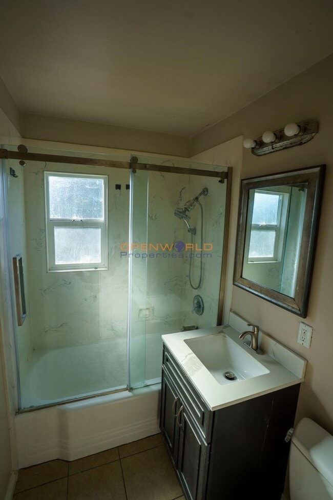 Building Photo - Newly Updated 2-Bedroom Apartment Unit in Prime Oakland Location – $2,400/mo