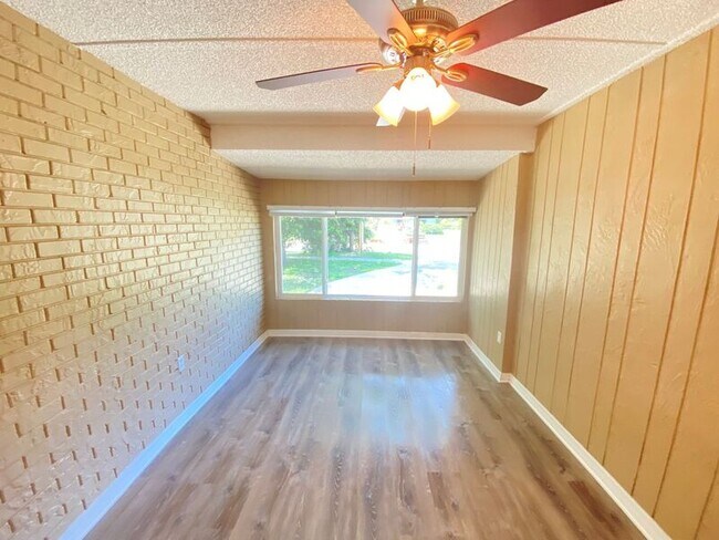 Building Photo - 908 Teatro Ct