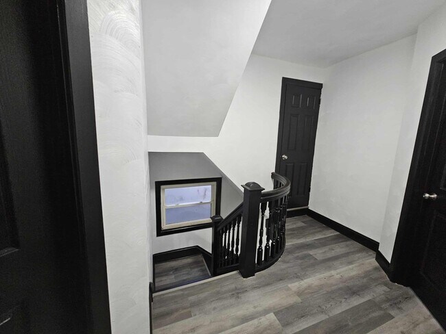 Building Photo - 1228 Clairhaven St