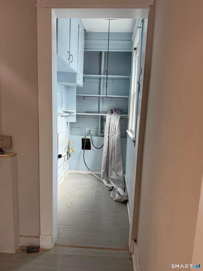 Building Photo - 158 Alder St