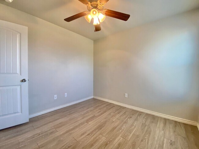 Building Photo - Great 3 bed 2 bath rural rental now available.