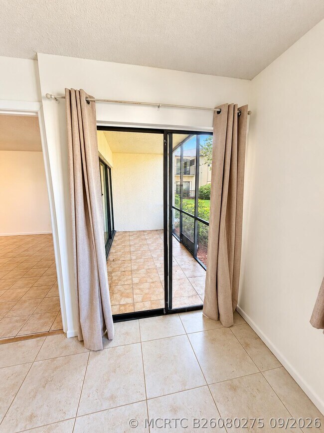 Building Photo - 2050 Oleander Blvd
