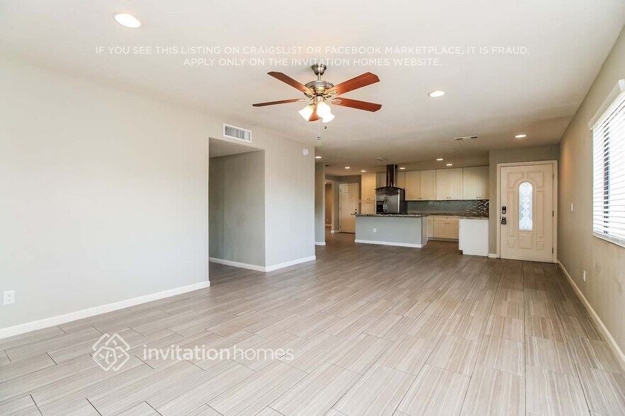 Building Photo - 1027 E Frost Dr