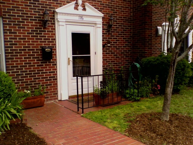 Exterior - 116 Cambridge Place Dr
