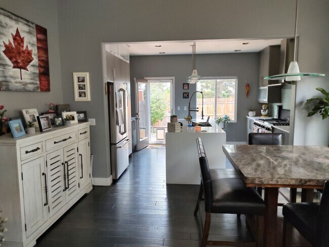 Building Photo - Gorgeous Former Model 4BD Ranch Home | Upg...
