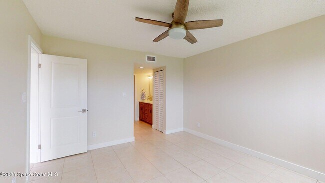 Building Photo - 300 Columbia Dr