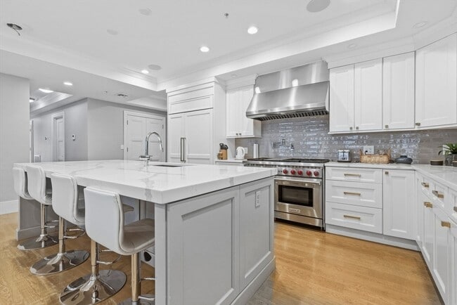 Building Photo - 377 W First St